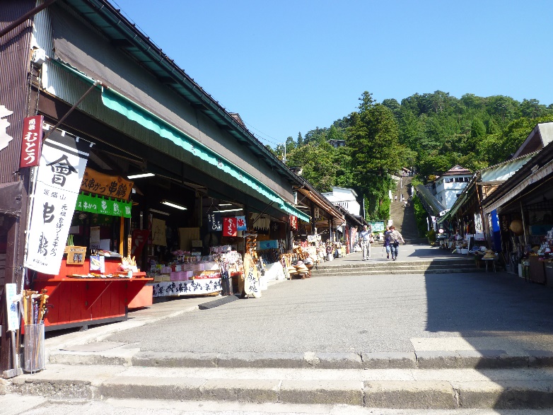 〔Iimoriyama〕Mt. Iimori (Mt. Iimori moving walkway, Aizu Sazaedo, Mt. Iimori Tourist Information Center)