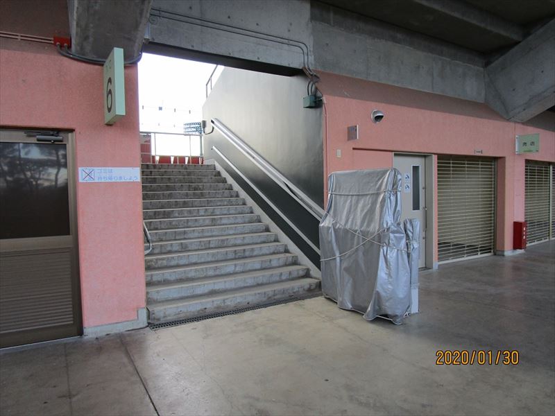 The wheelchair accessible stair lift provides access to behind the backnet area from the 2F deck.