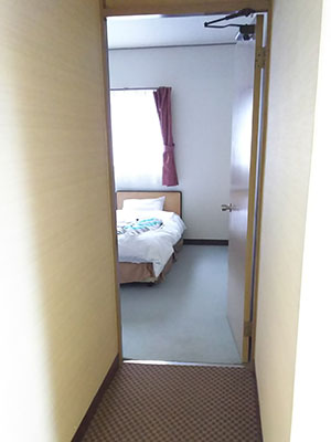The entrance to the Western-style rooms is flat and the doorway is 78cm wide.